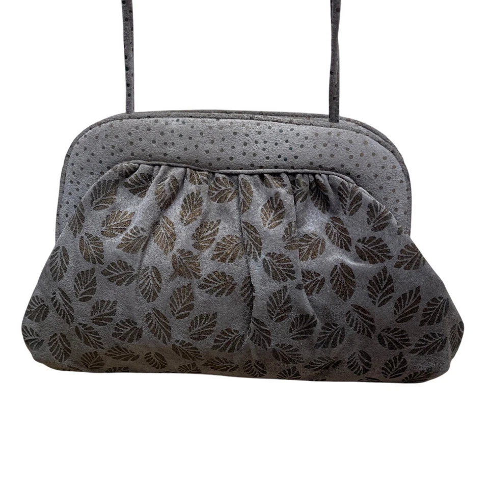 Bolsa tiracolo vintage anos 70 Halston cinza estampa de folha camurça com destaque dourado tamanho M - Imagem 4 de 4