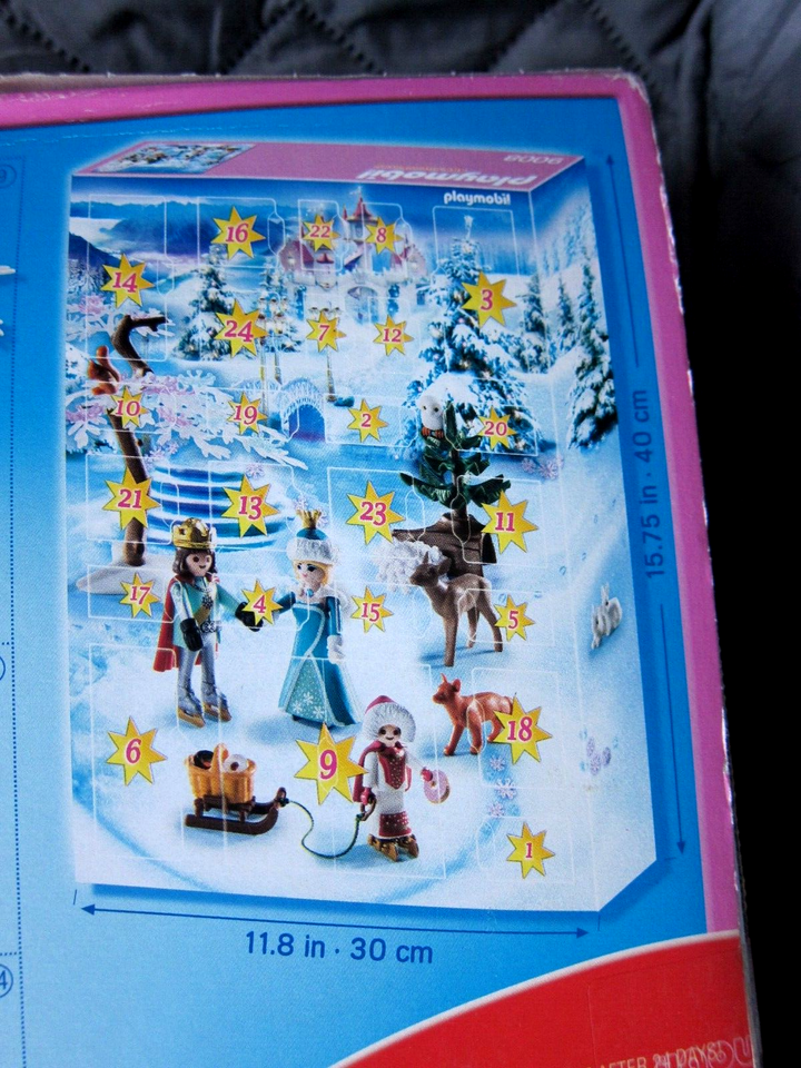 PLAYMOBIL ROYAL ICE SKATING PLAY SET ADVENT CALENDAR. NEW BOXED
