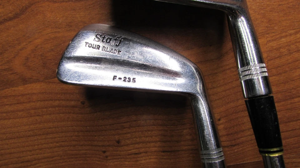 Винтажный лот из 2 айронов для гольфа Wilson Staff Tour Blade 2 и 4 со стальным стержнем F-235 S - Изображение 3 из 4