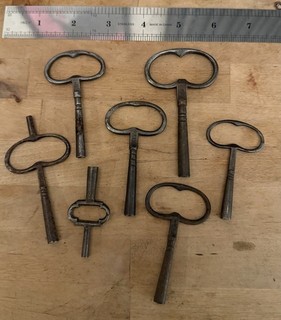 GOOD COLLECTION OF SEVEN ANTIQUE/GEORGIAN STEEL CLOCK KEYS