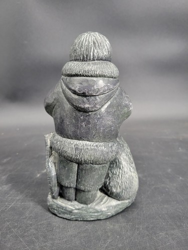 Vintage Wolf Original Canada Soapstone Hand Carved Inuit Man w/ Dogs Sculpture - Picture 15 of 24