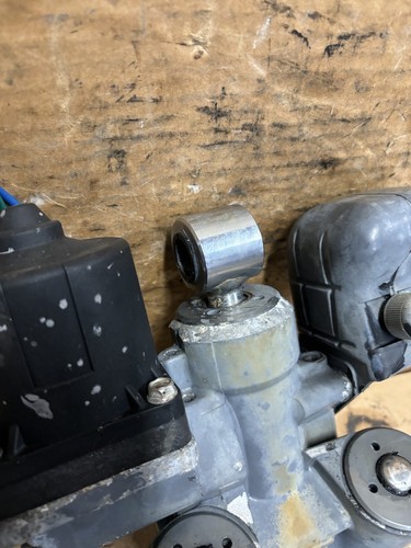 Honda BF90- BF225 4 Stroke Power Trim For Parts Works Needs Seals - Picture 4 of 10