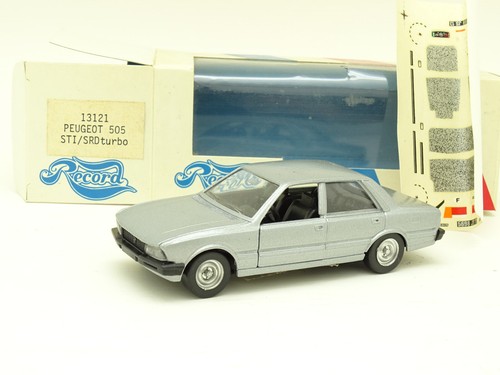 Peugeot 505 GTI grise 1/43 eme Ixo - Collection