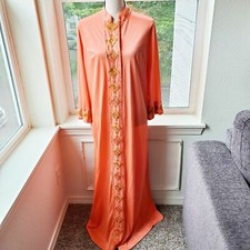 Vintage 1960's Embroidered Gossard Artemis Coral Robe
