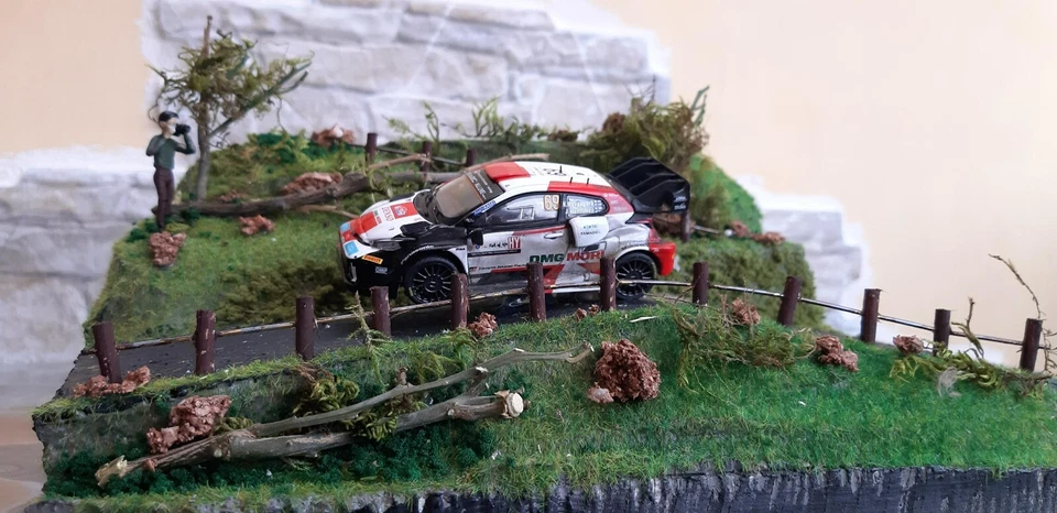 Toyota GR Yaris Rally 1 scala 1/43 diorama - Immagine 2 di 4
