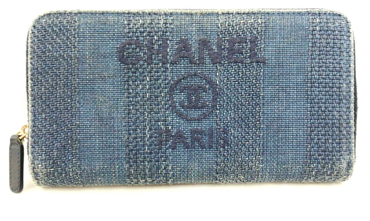 CHANEL Round Zipper Wallet in Quilted Lambskin 29734572 435766