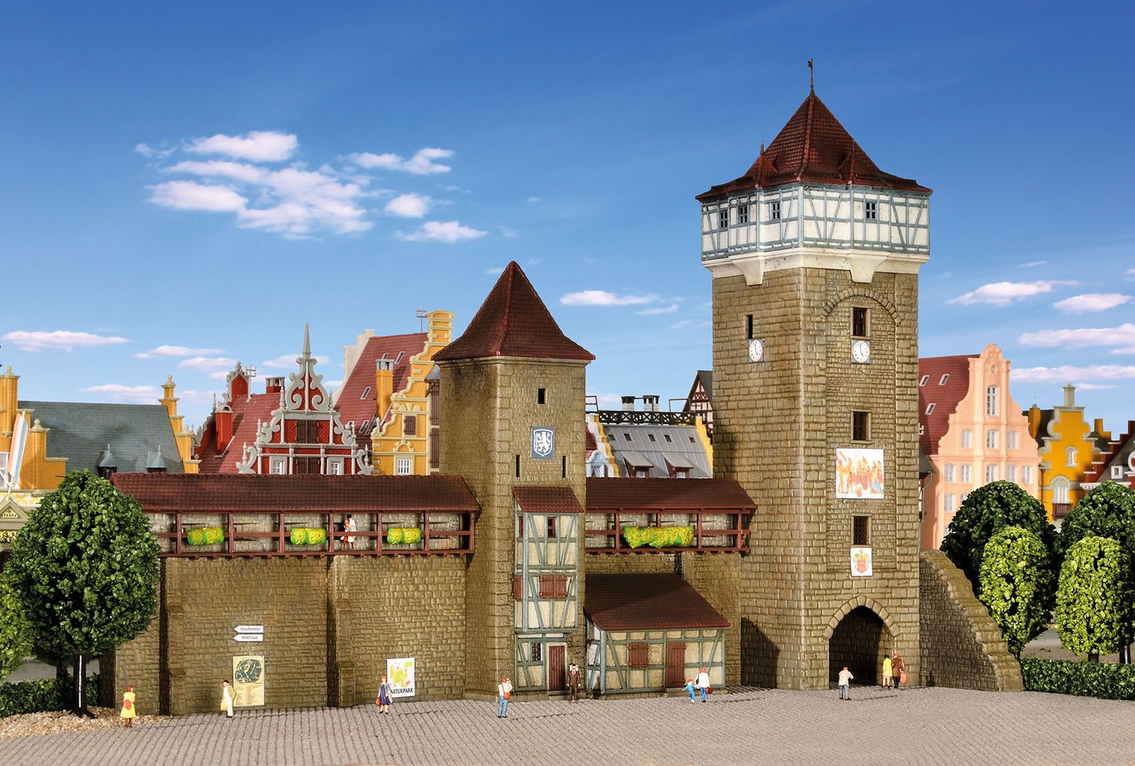 Kibri 37362 - N City Wall With Half-Timbered Tower - New