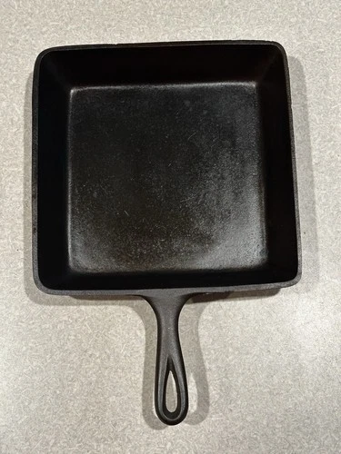 New ListingVintage Wagner Cast Iron Square Skillet Unmarked 9.5x7.5 USA