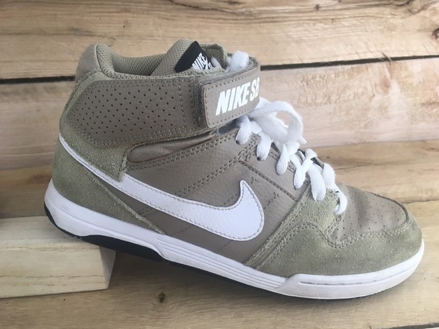 youth size 2 nike shoes