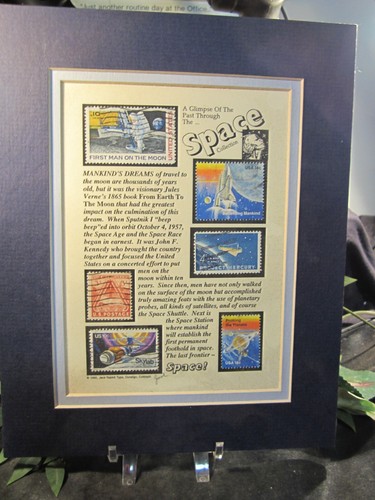 Exhibición de colección de estampillas postales de Estados Unidos enmarcadas de exploración espacial vintage