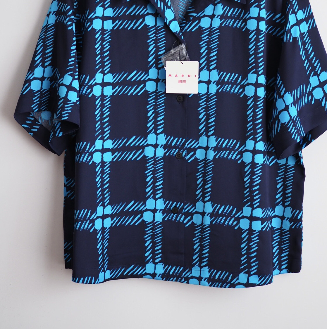 uniqlo open collar short sleeve shirt