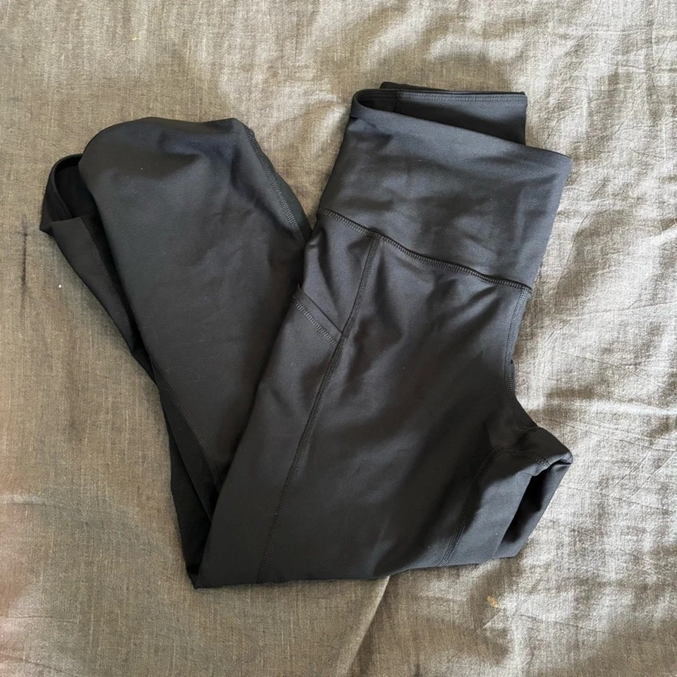 BUNDLE 2 PAIR Old Navy Powersoft High Rise Go-Dry Leggings with Pockets – Size M - Image 4 of 4