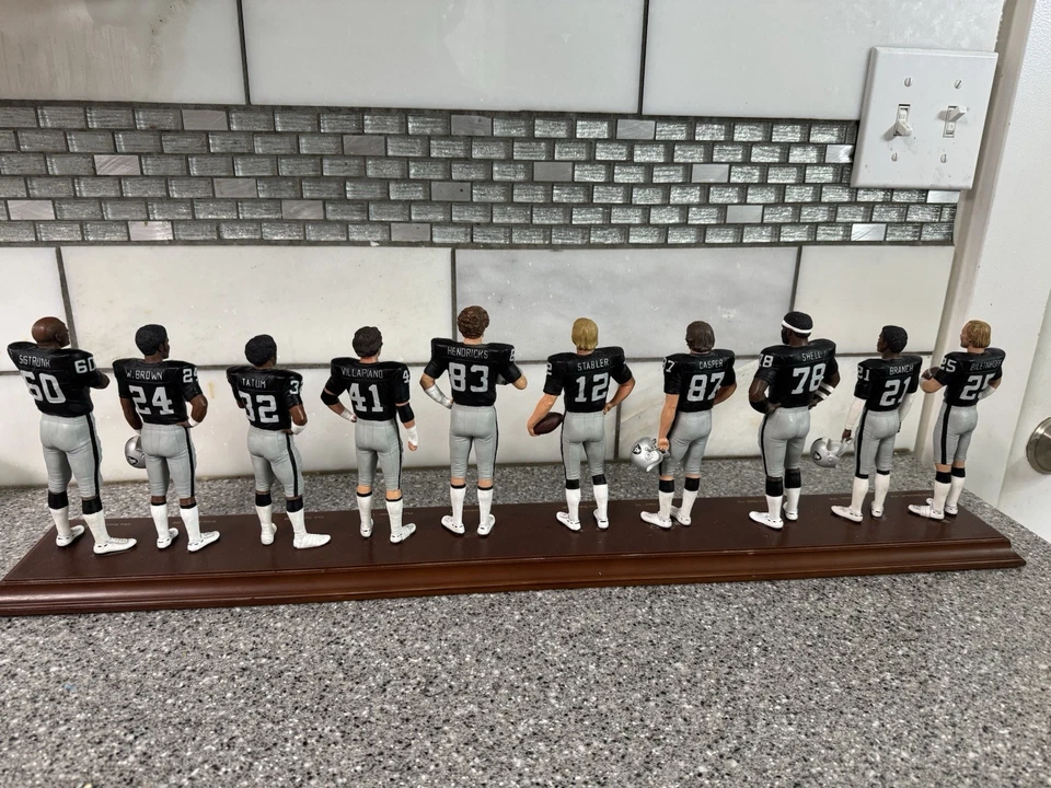 Figuras de campeón del Super Bowl XI de los Oakland Raiders 1976 de Danbury como nuevas Foto 2 de 4