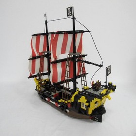 LEGO Pirates 6285: Black Seas Barracuda (Dark Shark). With instructions