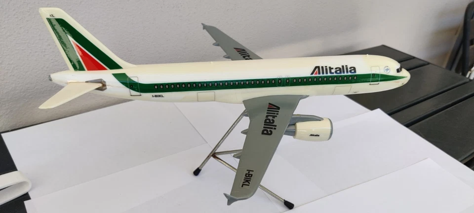 alitalia a-320 1-100 airplast - Immagine 3 di 4