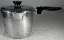 Magnalite Classic 4 Qt / 3.7 L Saucepan Double Spout 8” Wide 6.5” Tall With Lid
