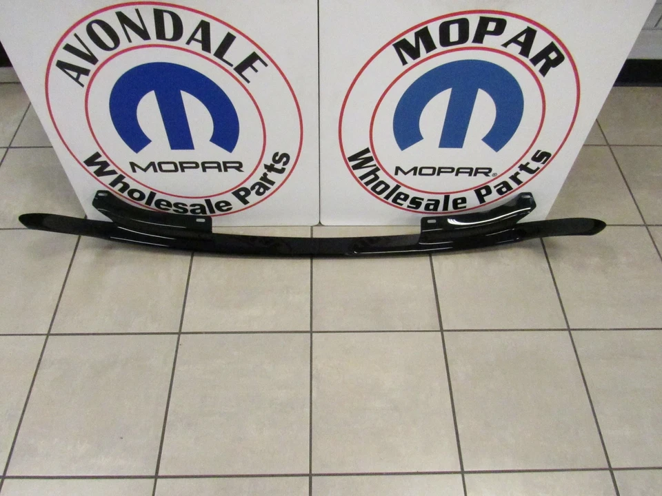 Deflector de aire delantero ahumado Dodge Ram 2500-5500 NUEVO OEM MOPAR Foto 3 de 4