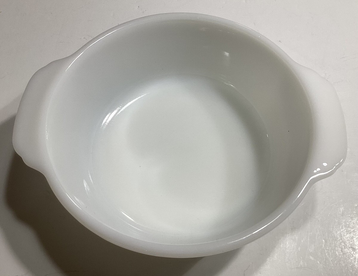 Fire King Vintage Reverse Stamped White 1.5 QT Round Casserole 