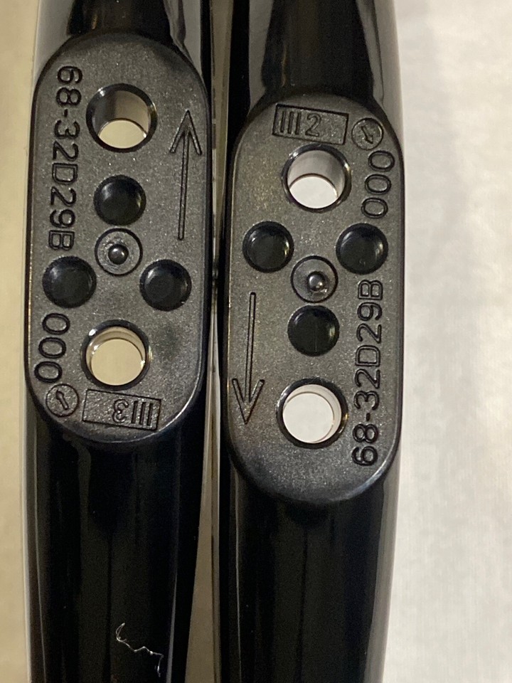 Gambe Usate Tv Tcl Serie S32 Gambe Di Supporto Per TV TCL 32S321, 32S323, Ecc. - Usate, Codice 68-32D29B, Con Viti Accessorio Per Televisore