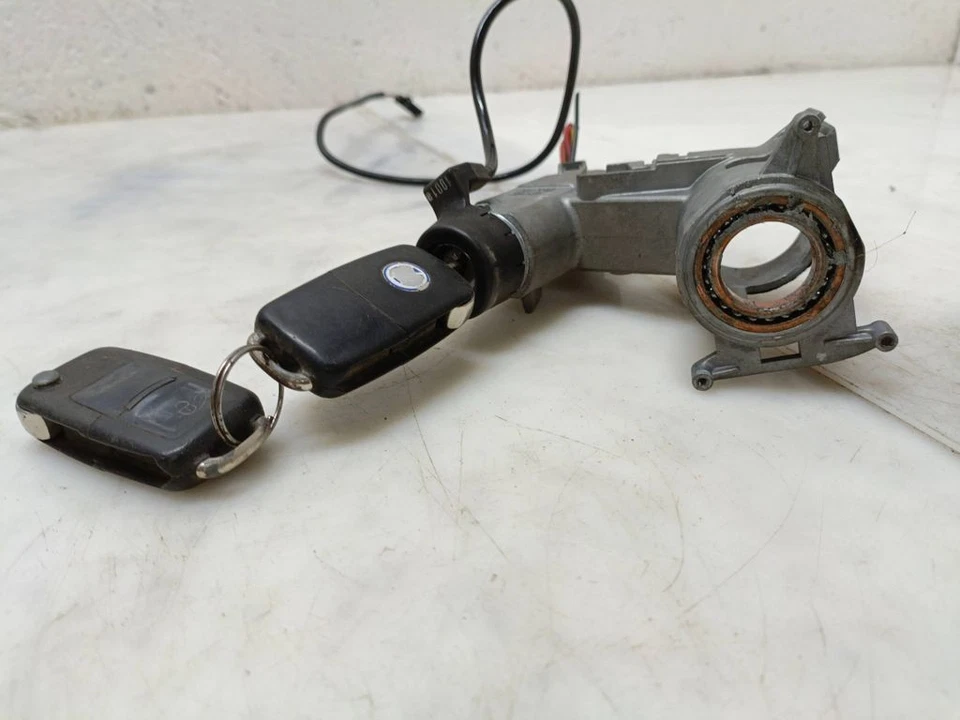 Volkswagen Transporter - Caravelle T4 2000 Petrol Ignition barrel lock 701905851 - Image 3 of 4