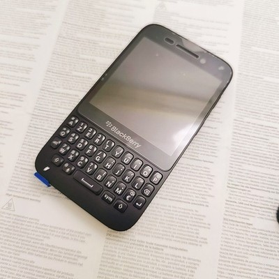Boxer - BlackBerry Q5 Unlocked 4G/LTE WiFi 8GB 5MP Keyboard Smartphone SQR100-1