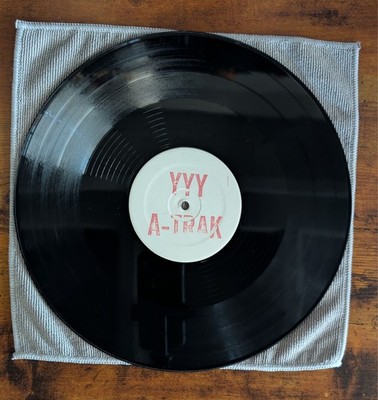 Yeah Yeah Yeahs - Heads Will Roll (A-Trak Remix) **RARE**