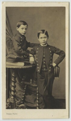 CDV 1860-70 Pierre Petit. Zwei Brüder in Uniform.