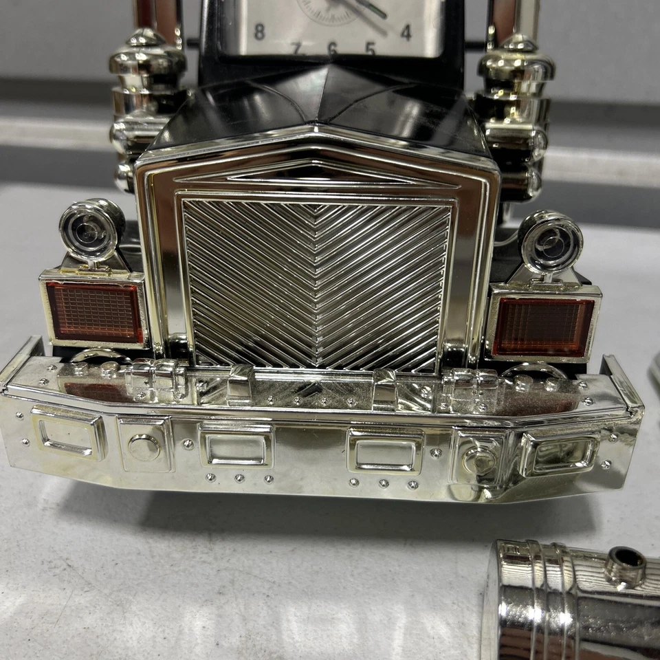VTG Black & Chrome Tractor Semi Truck Clock Lorry Cab Big Rig - Image 3 of 4