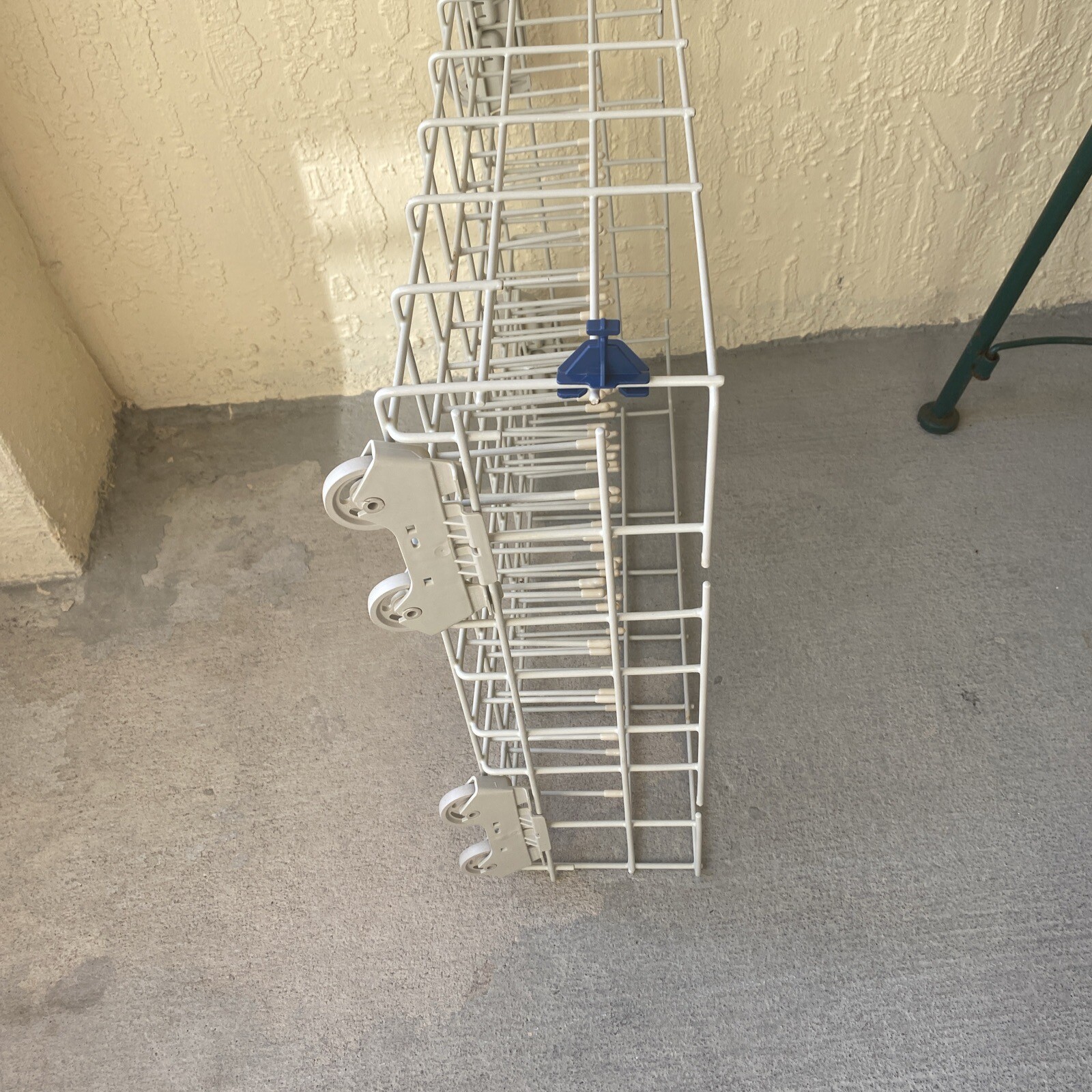 Whirlpool Model WDF520PADM7 Dishwasher Lower Rack. Preowned eBay