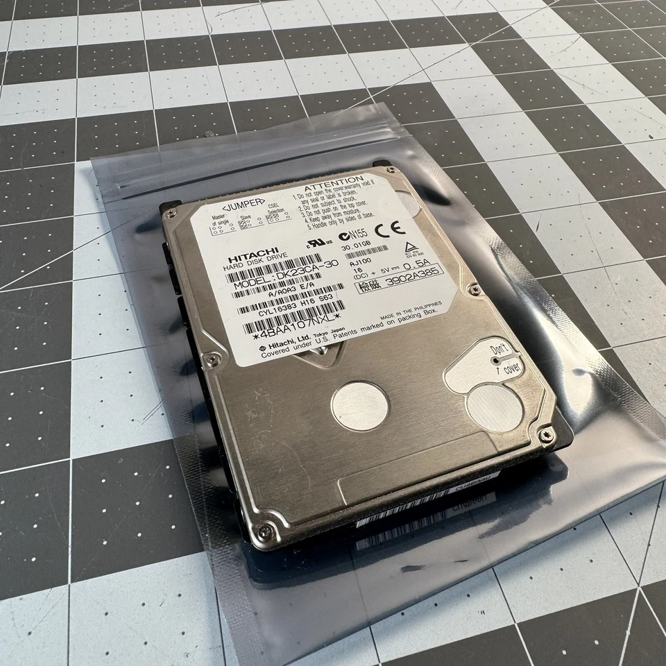 DK23CA-30 - Hitachi 30GB 4200RPM IDE/ATA 2MB Cache 2.5-inch Hard Drive TESTED - Image 3 of 4