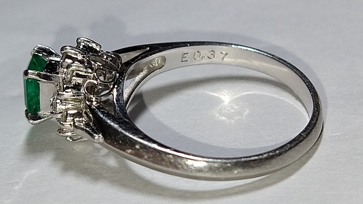 Solid platinum 0.58 carat natural emerald and diamond ring Solid platinum 0.58 carat natural emerald and diamond ring