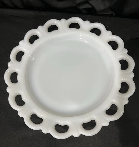 VINTAGE Anchor Hocking Old Colony Scalloped Lace Edge Milk Glass 8” Plate