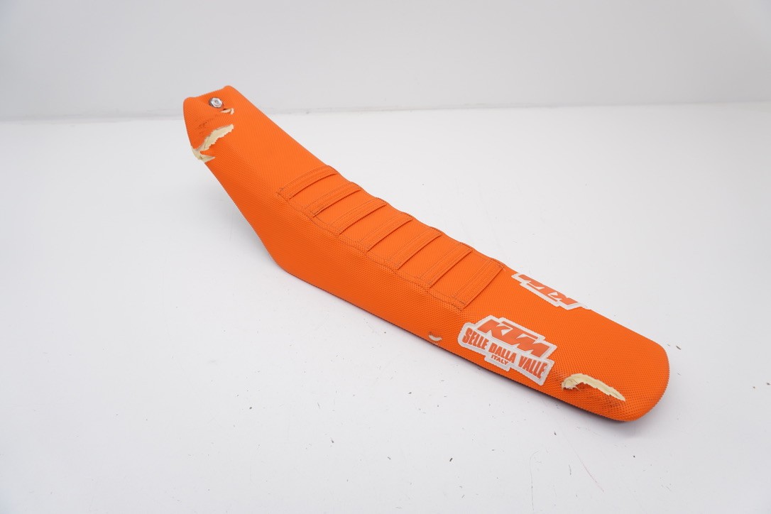 KTM 250 SX-F Complete Seat Assembly OEM Gripper Cover 125-450 23
