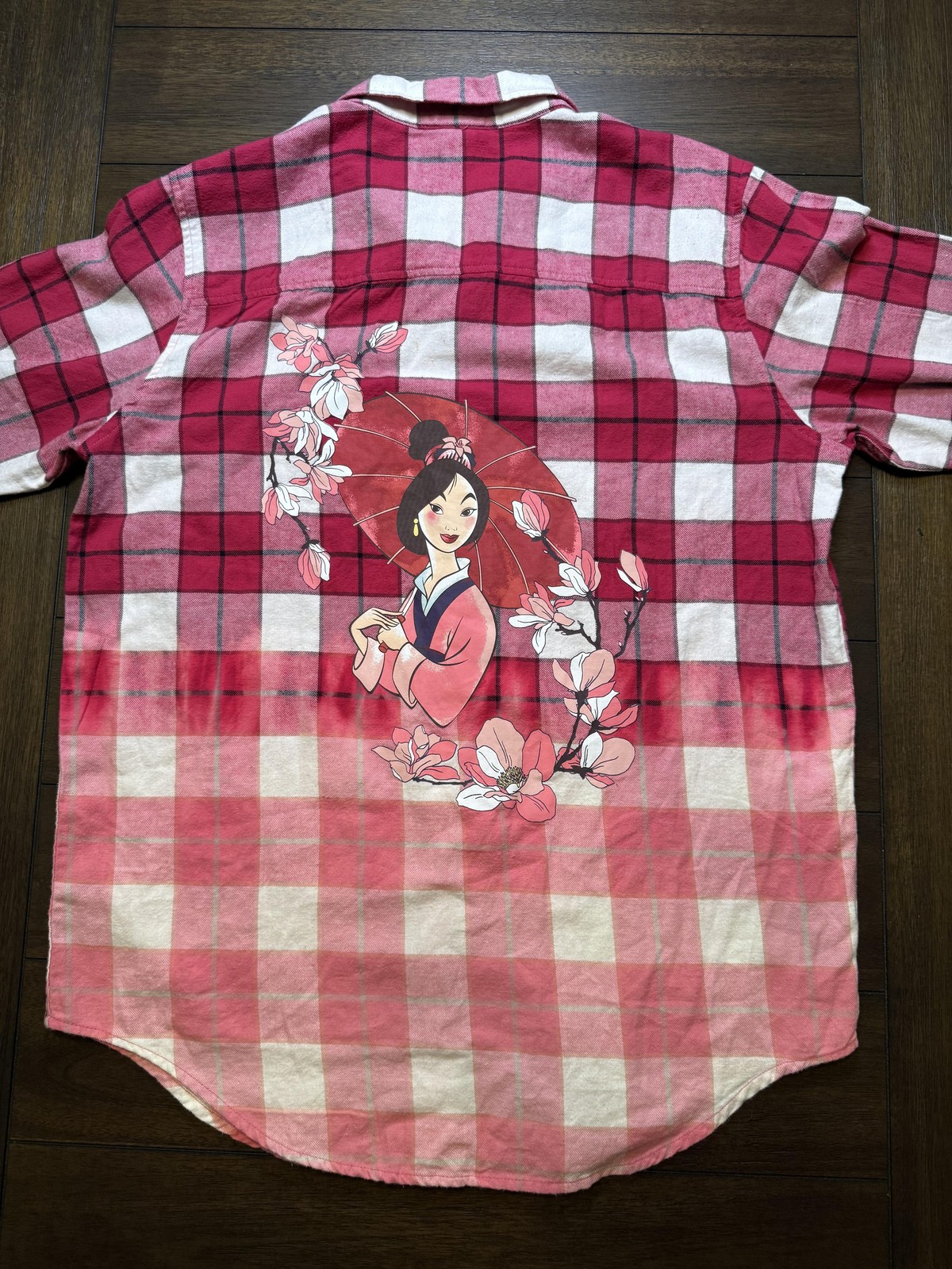 Disney Princess Mulan Shirt Womens Large Red Pink Plaid Flannel Button Up Ombre