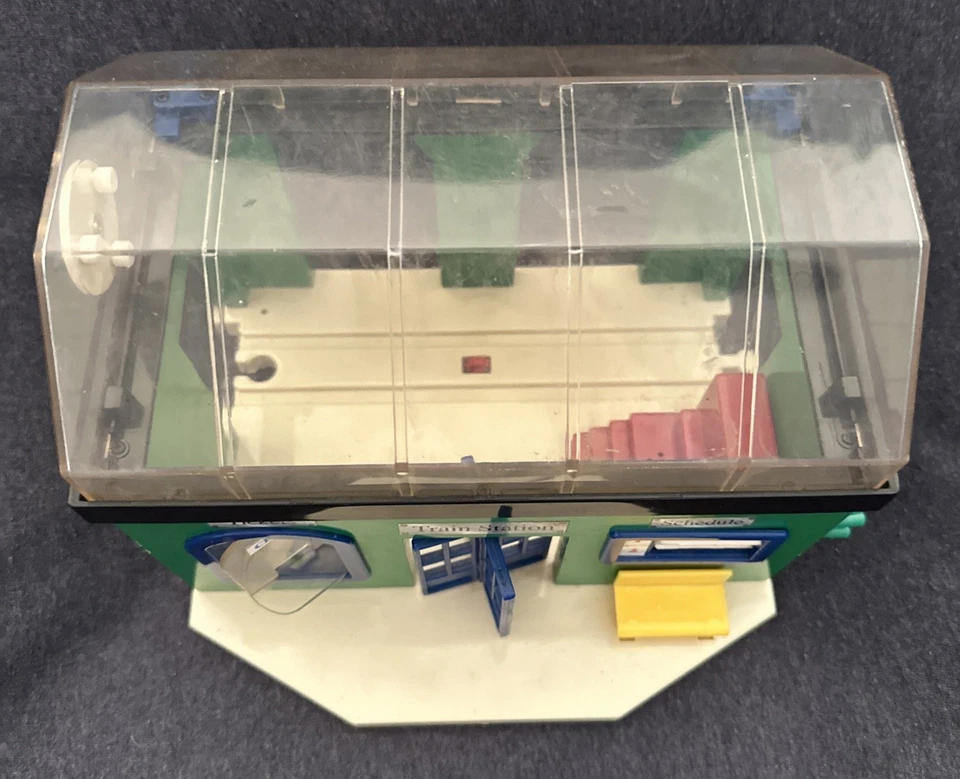 Estación de tren Battat - Luces y sonidos - Thomas & Brio madera compatible FUNCIONA Foto 2 de 4