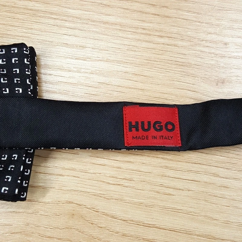 Pajarita HUGO BOSS para hombre negra geo 100 % seda preatada Foto 3 de 4