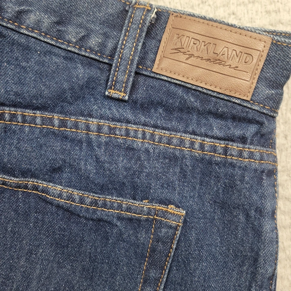 Pantalones de mezclilla Kirkland Signature para hombre 38x32 (38x31,5) lavado oscuro pierna recta Foto 2 de 4