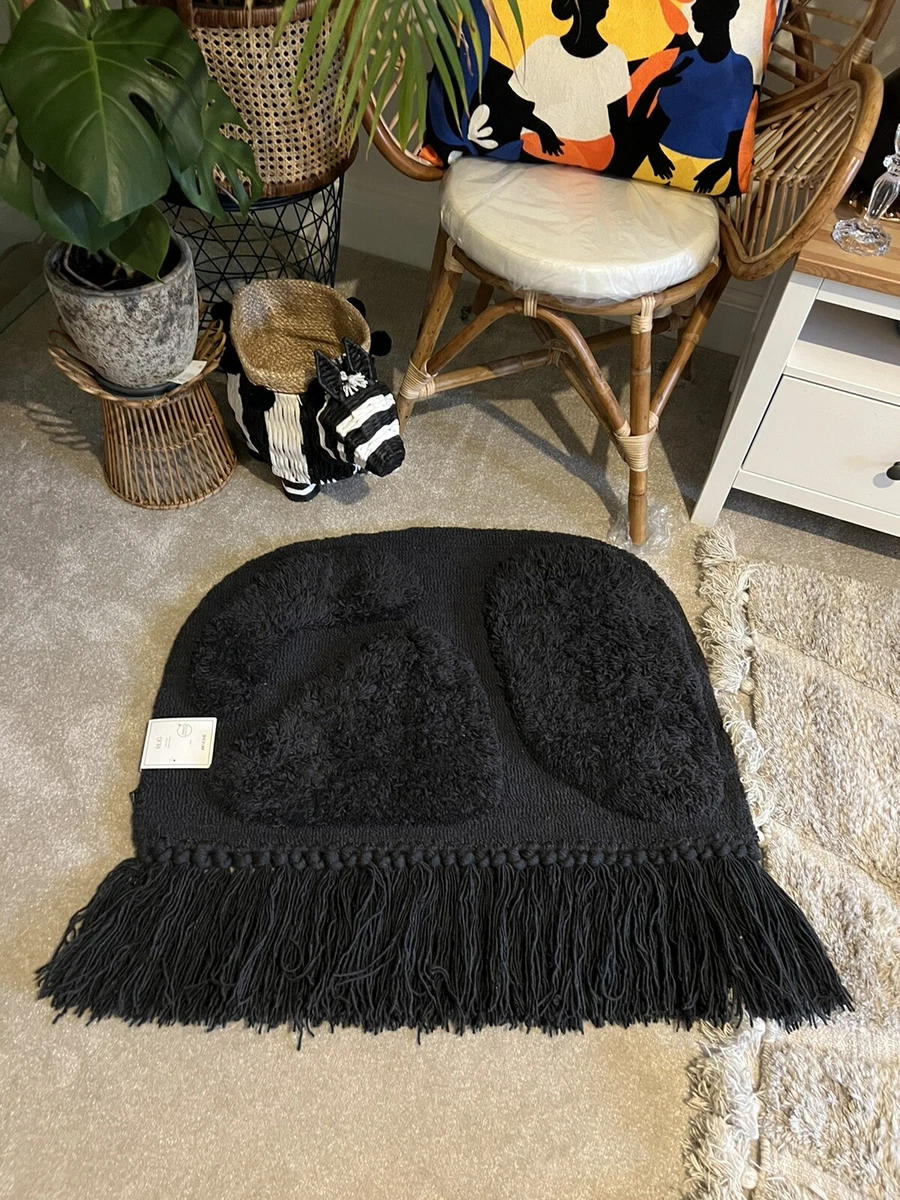 H M HOME PATTERNED PILE RUG WALL HANGING TASSEL POM POM BOHO DARK