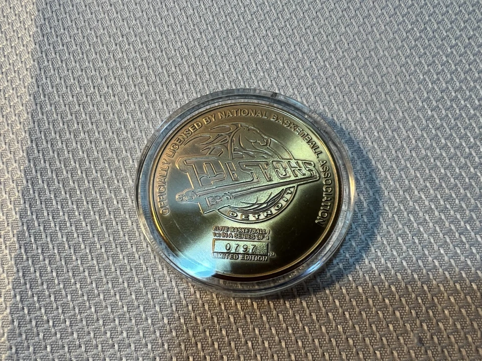 Grant Hill Detroit Pistons Highland Mint Solid Bronze Coin Elite Medallion - Imagem 2 de 4