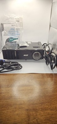 Acer X1261P DLP Projektor Top Fernbedienung Gehäuse VGA Kabel getestet