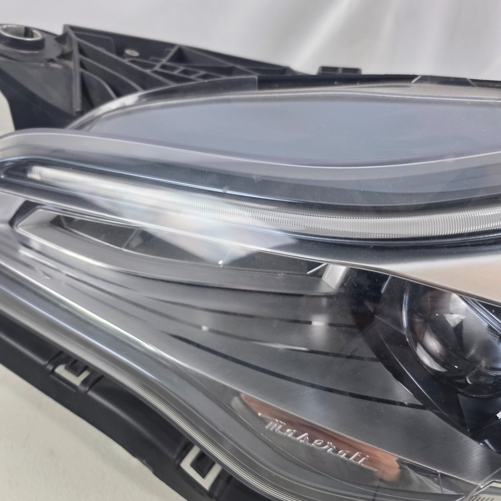 🚗 Maserati Quattroporte LEFT LED EURO HEADLIGHT GENUINE OEM 00670100615
