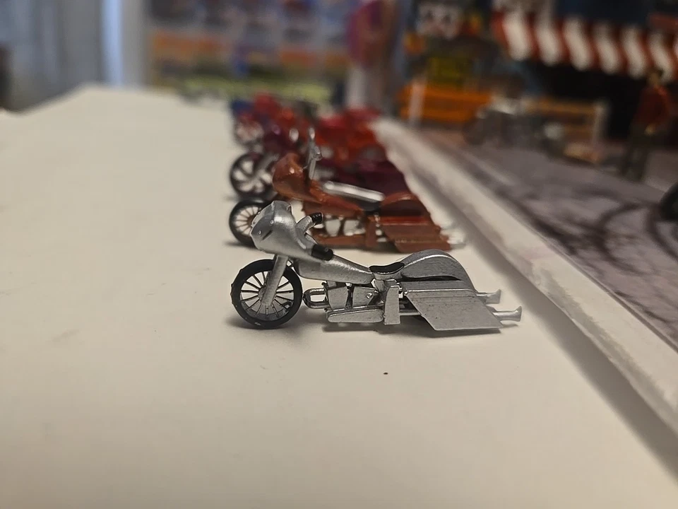 Hotwheels Harley Davidson, Bicicleta con Pantalla de Accesorios VERDADERA A ESCALA para Kadio House Foto 4 de 4