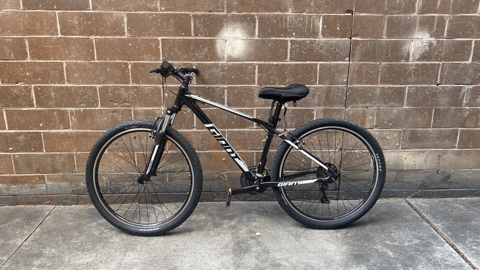 giant atx mountain bike, 21 Speed, Aluminum, 27.5 Inch Wheels