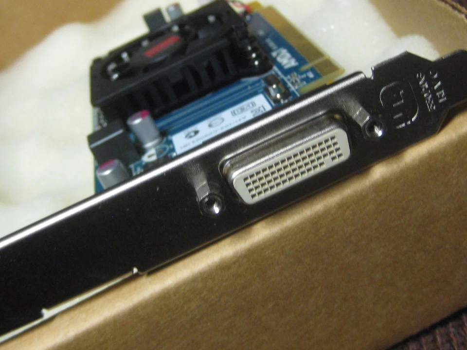 AMD Radeon HD 5450 512MB Full Size PCIeX16 DMS-59 to VGA CN-0236X5, CN-0XF27T - Image 2 of 4