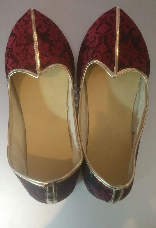 Men's Indian Wedding Jutti Mojari Shoes - Maroon Embossed Gold Edge- EUC - Image 2 of 4