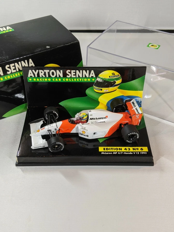 Coleção Ayrton Senna nº 6. 1992 McLaren MP4/7 1:43 Minichamps com manga - Imagem 2 de 4