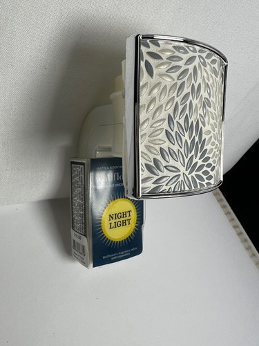 Enchufe de soporte para flores de pared Bath Body Works diseños cotidianos ¡cualquier temporada! - Imagen 75 de 540