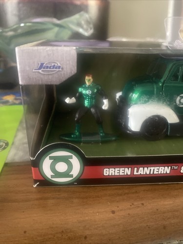 JADA 1952 CHEVROLET COE PICKUP & GREEN LANTERN DIECAST FIGURE 1/32.Fast Shipping - Picture 2 of 6