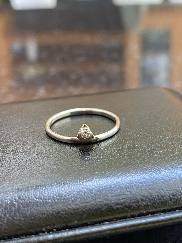 Anillo minimalista de diamantes genuinos de oro blanco macizo de 14K talla 7 Foto 3 de 3