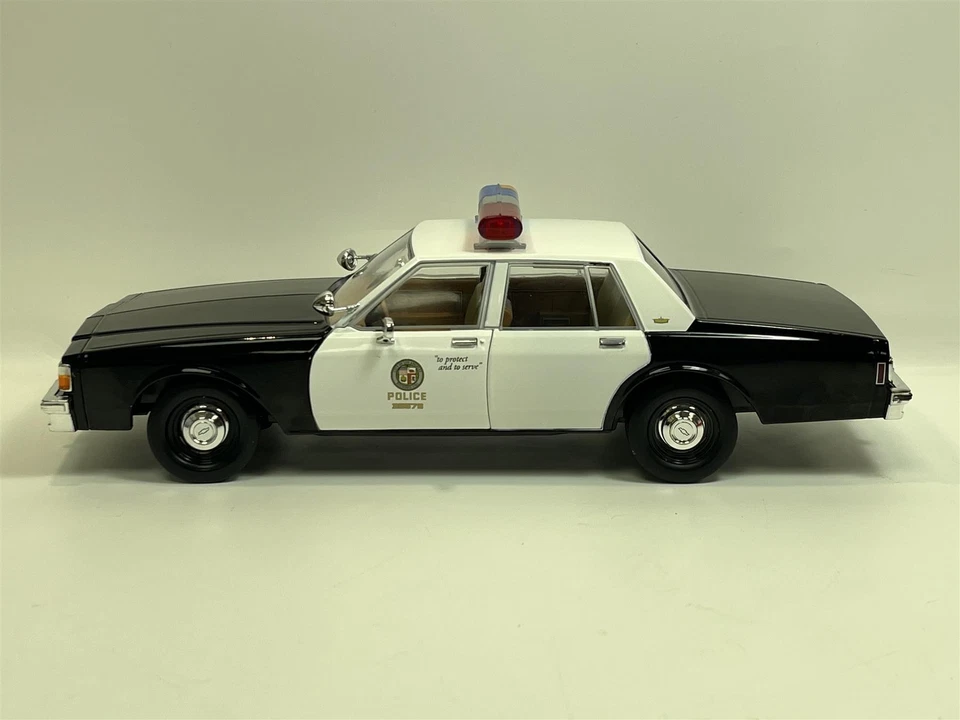 The Terminator T2 1987 Chevrolet Caprice with T1000 Figure 1:18 Greenlight 19105 - Image 4 of 4